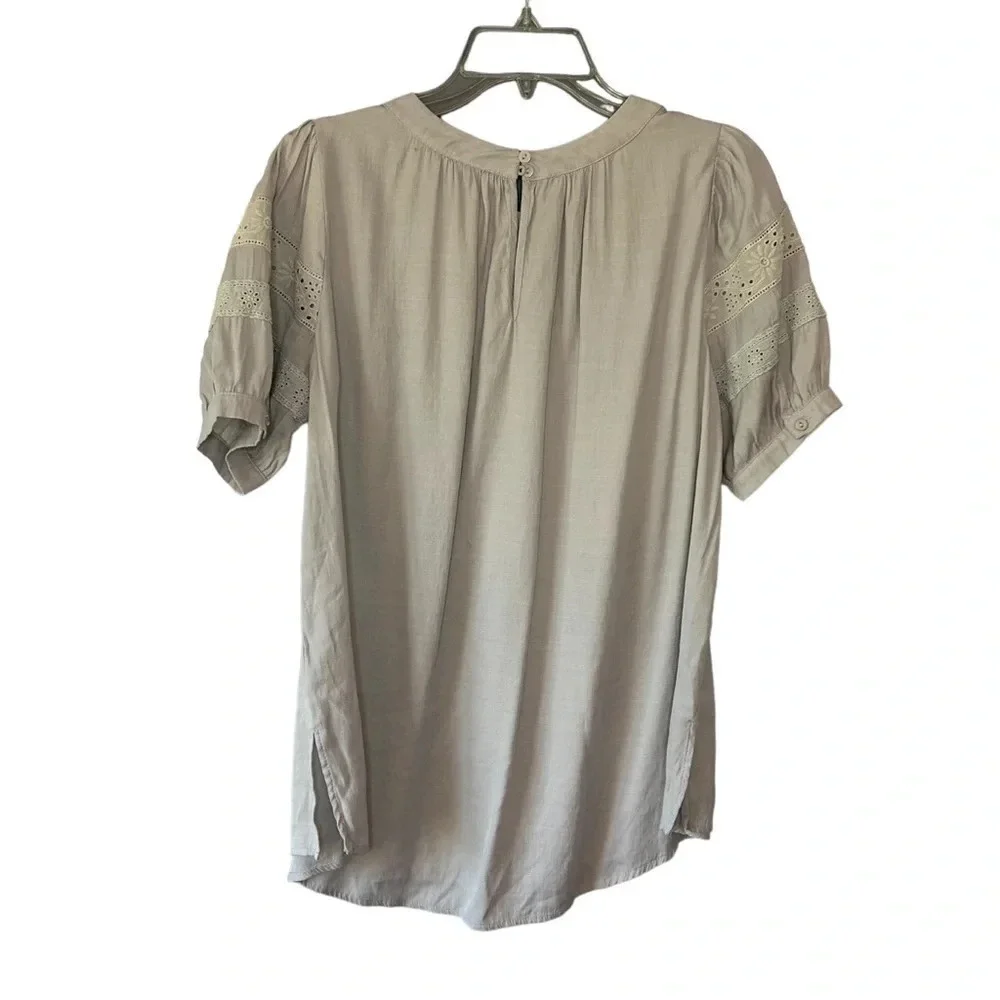 Doe & Rae shirt blouse short sleeves gray polyester embroidered small
